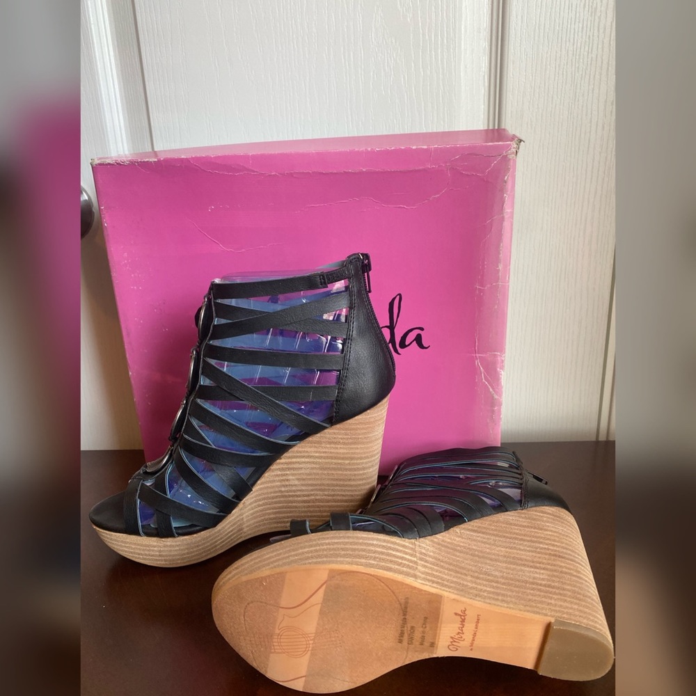 Miranda Lambert santion wedges